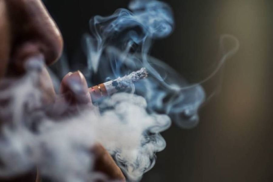 Nova Lei Antitabaco Proíbe Fumar em Terraços, Praias e Piscinas