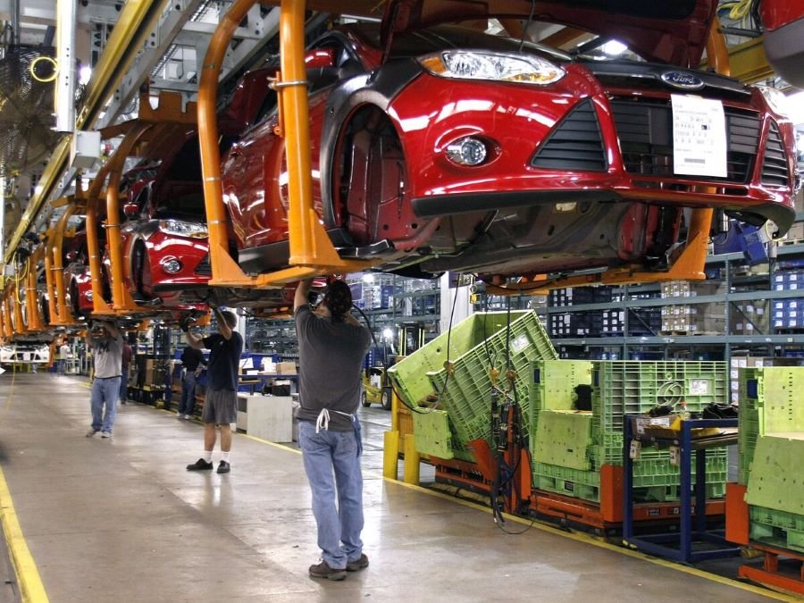 Ford e Geely anunciam parceria para produzir elétricos em Valência com presença de Sánchez