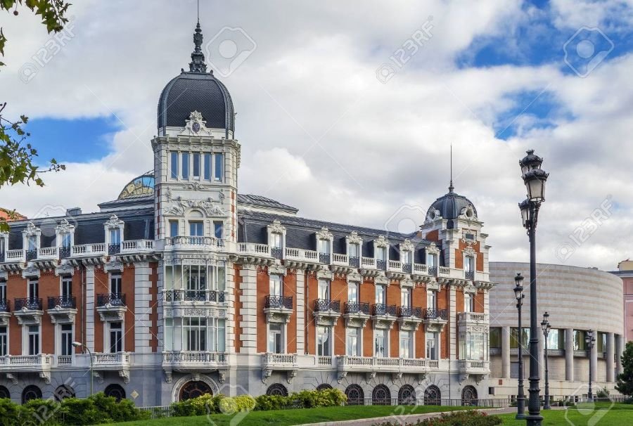 Tribunal Constitucional Trava Emendas do Senado que Mudariam Lei de Estrangeiros na Espanha
