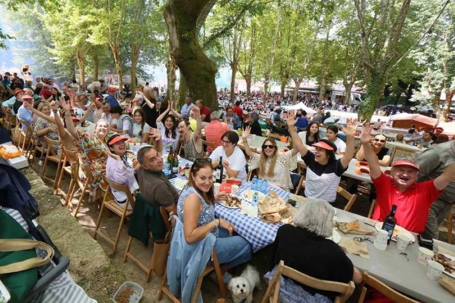Churrasco, música e Albariño: a festa galega que faria qualquer brasileiro se sentir em casa