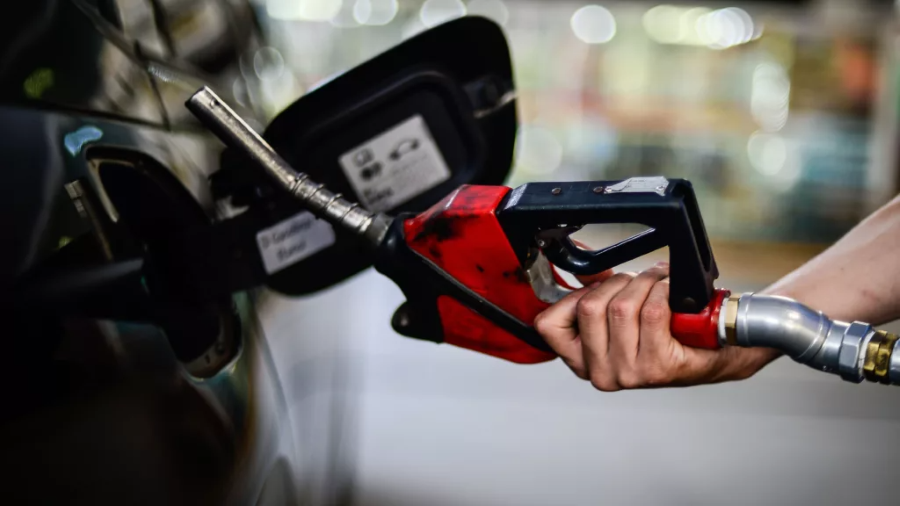 Petróleo Pode Chegar a US$ 140 no Outono e Pressionar Inflação na Espanha