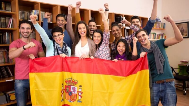 Espanha Atrai Mais de 220 Mil Estudantes Estrangeiros por Ano e Movimenta € 8,3 Bilhões