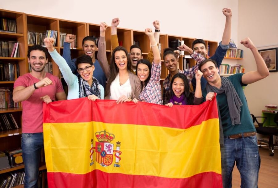 Espanha Atrai Mais de 220 Mil Estudantes Estrangeiros por Ano e Movimenta € 8,3 Bilhões